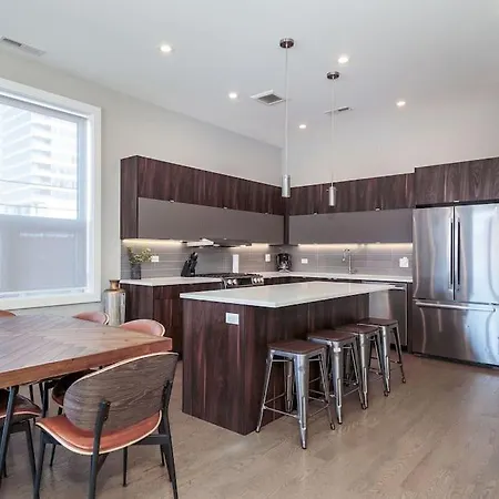 Breathtaking Downtown Penthouse A - Sleeps 11 Villa